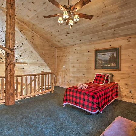 The Phoenix Cabin With Hot Tub In Gatlinburg! Экстерьер фото