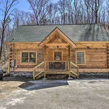 The Phoenix Cabin With Hot Tub In Gatlinburg! Экстерьер фото