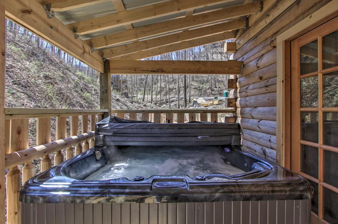 The Phoenix Cabin With Hot Tub In Gatlinburg! Экстерьер фото