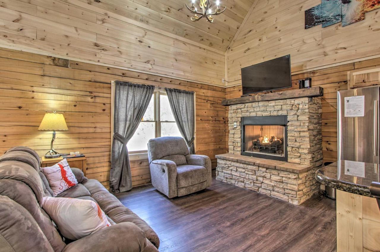 The Phoenix Cabin With Hot Tub In Gatlinburg! Экстерьер фото