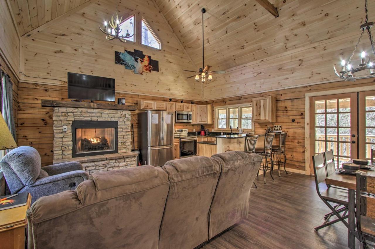 The Phoenix Cabin With Hot Tub In Gatlinburg! Экстерьер фото
