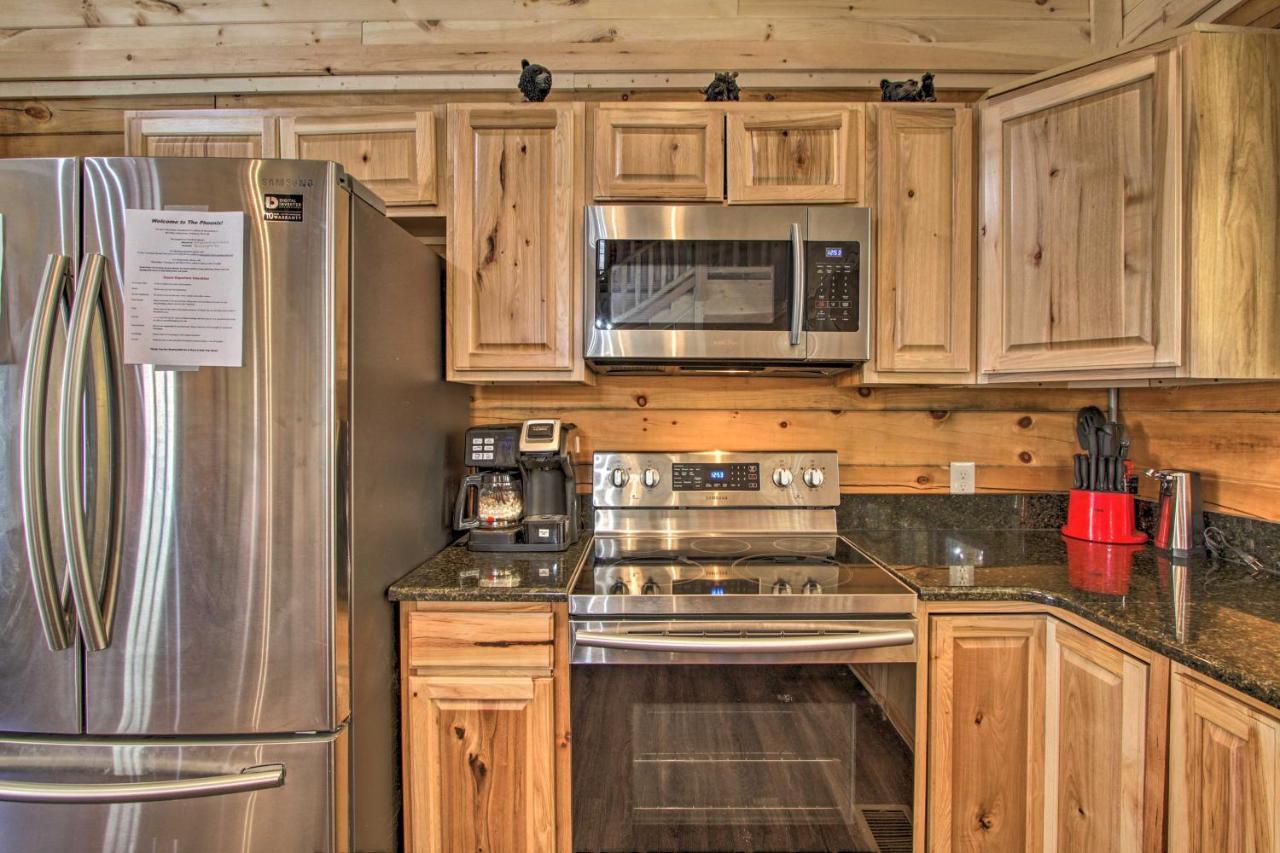 The Phoenix Cabin With Hot Tub In Gatlinburg! Экстерьер фото