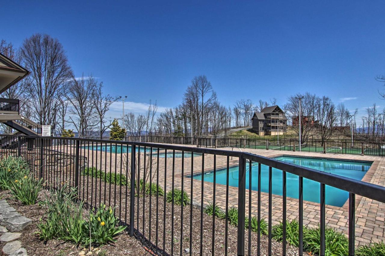 The Phoenix Cabin With Hot Tub In Gatlinburg! Экстерьер фото