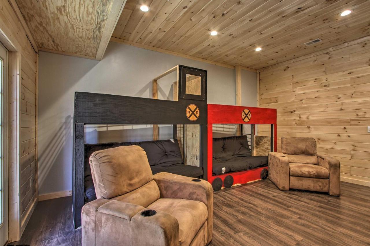 The Phoenix Cabin With Hot Tub In Gatlinburg! Экстерьер фото