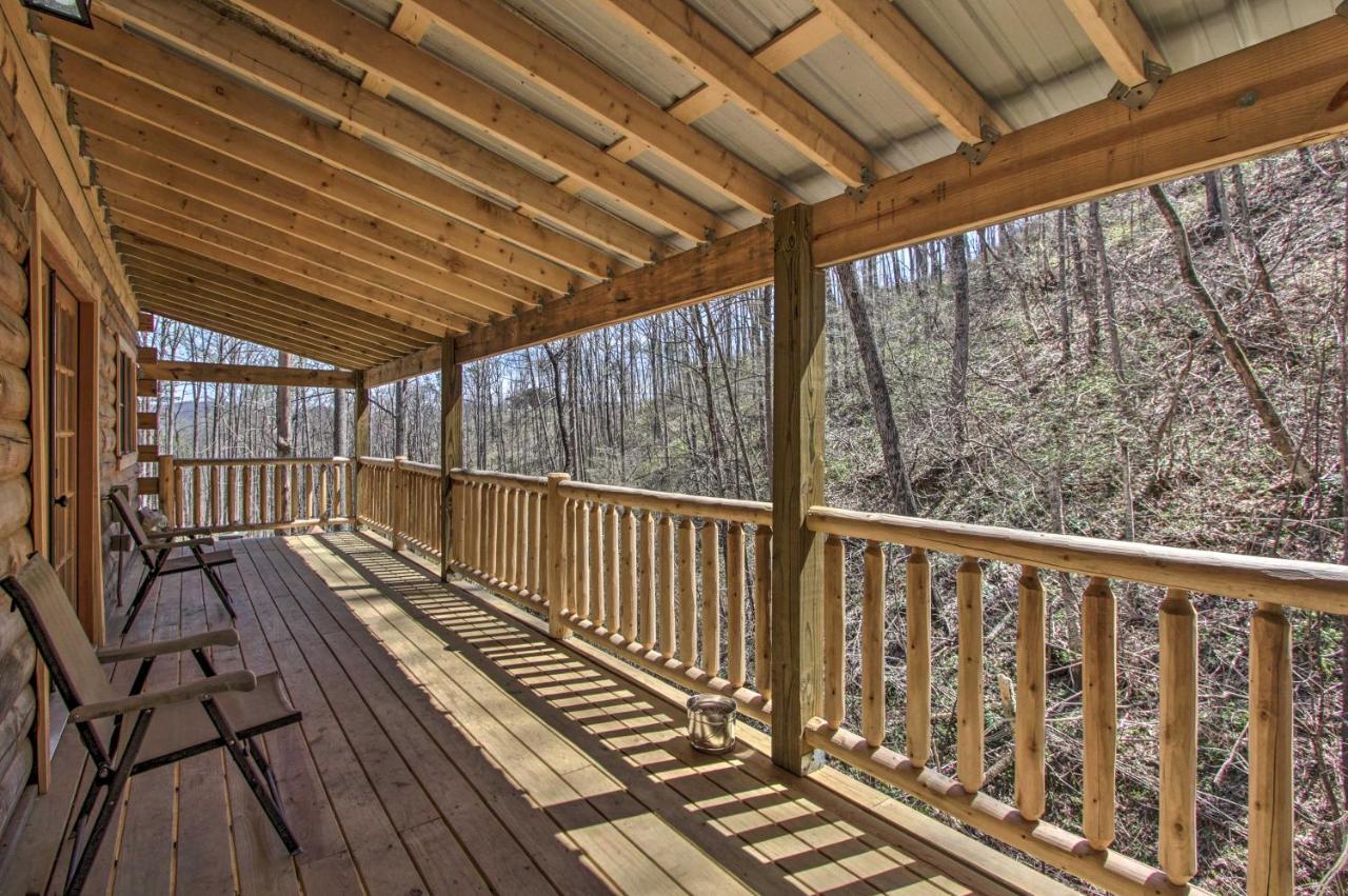 The Phoenix Cabin With Hot Tub In Gatlinburg! Экстерьер фото