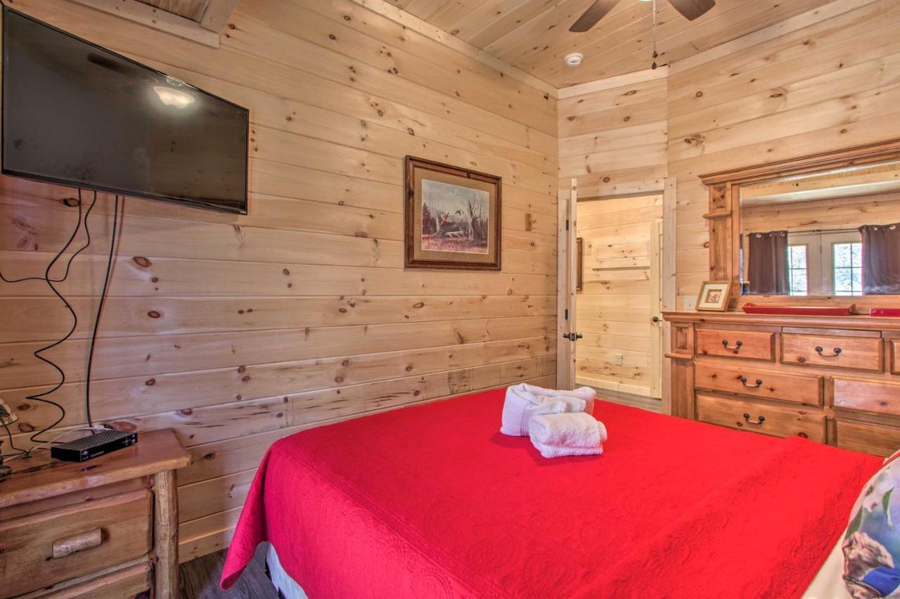 The Phoenix Cabin With Hot Tub In Gatlinburg! Экстерьер фото