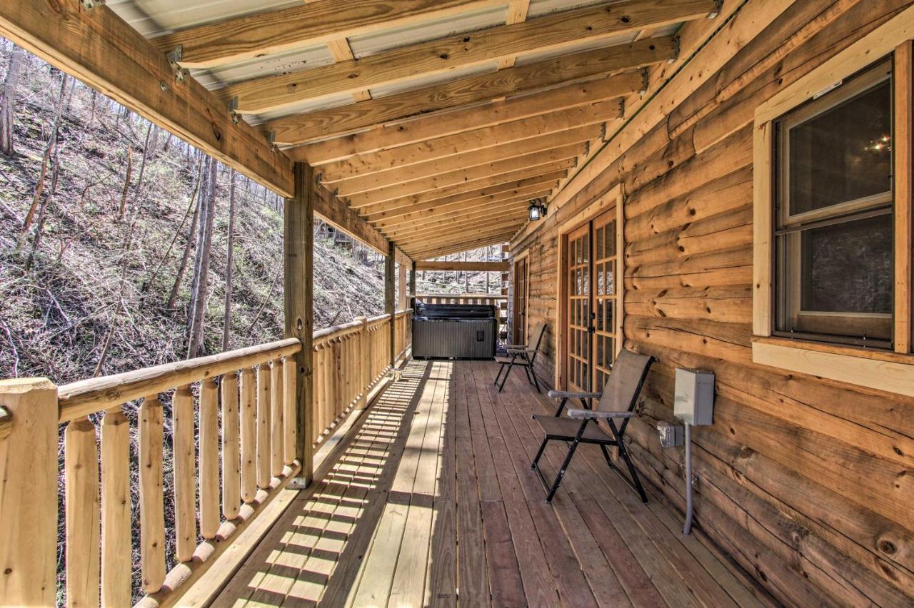The Phoenix Cabin With Hot Tub In Gatlinburg! Экстерьер фото