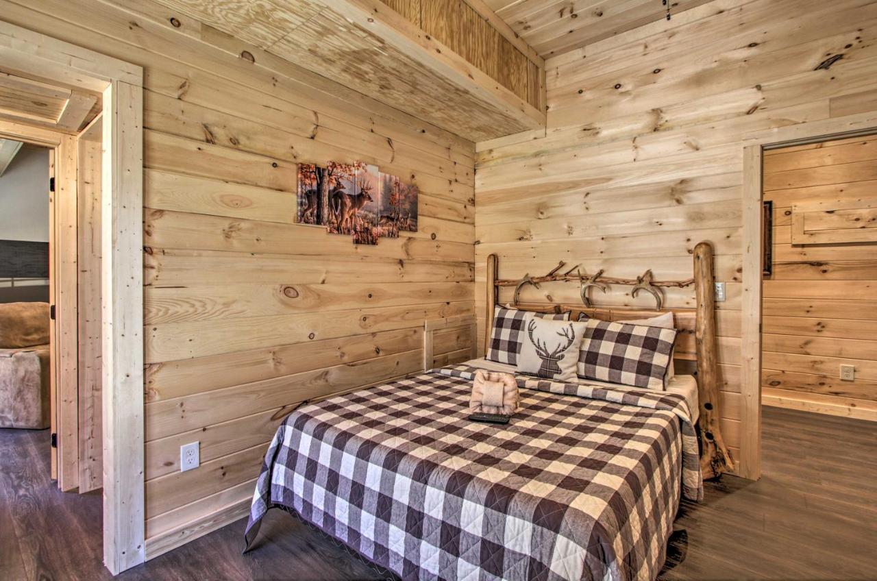 The Phoenix Cabin With Hot Tub In Gatlinburg! Экстерьер фото