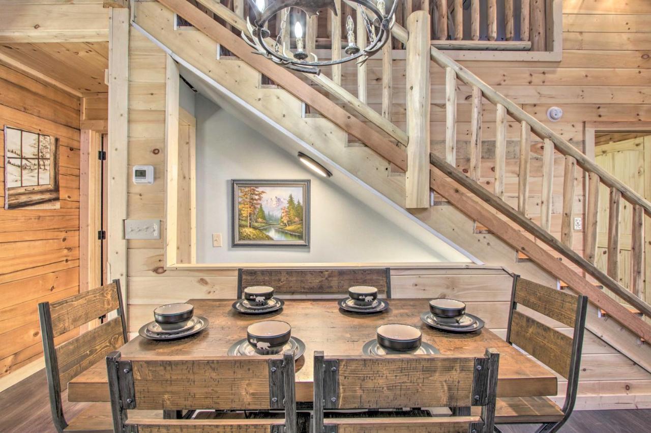 The Phoenix Cabin With Hot Tub In Gatlinburg! Экстерьер фото