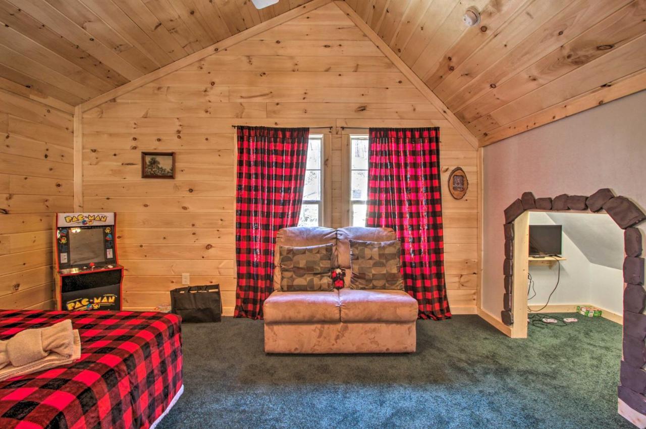 The Phoenix Cabin With Hot Tub In Gatlinburg! Экстерьер фото