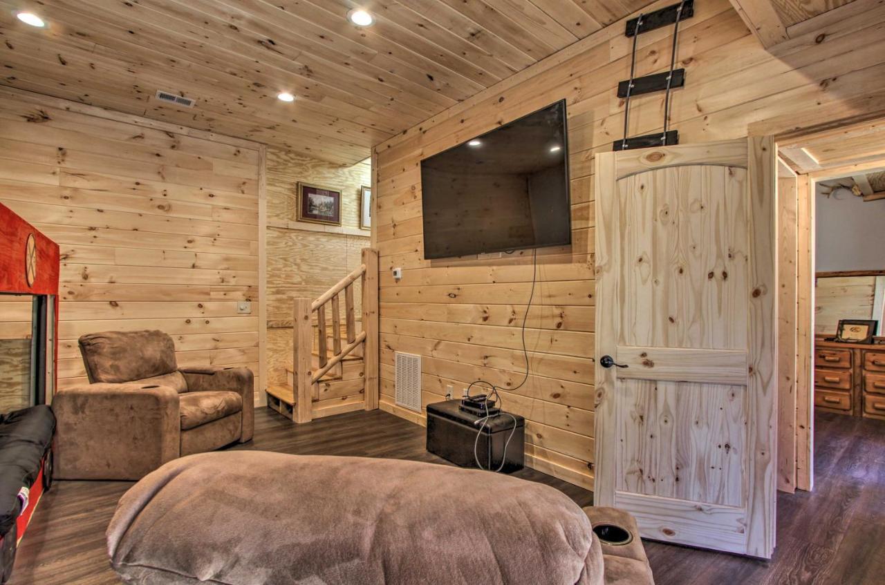 The Phoenix Cabin With Hot Tub In Gatlinburg! Экстерьер фото